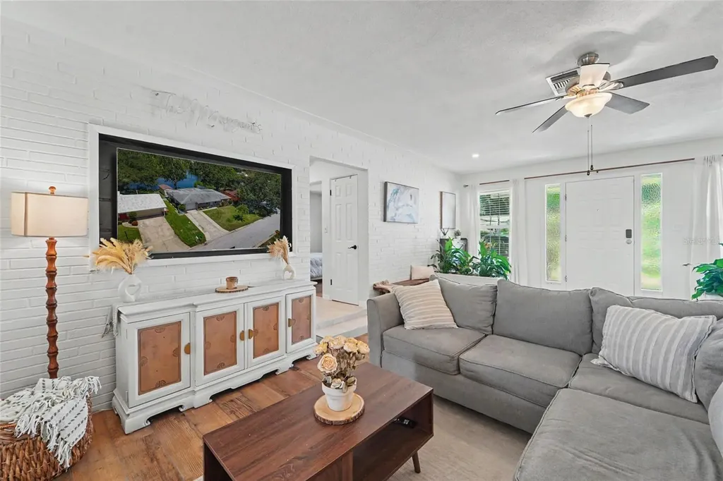 8879 Lakewood Drive Seminole FL 33772