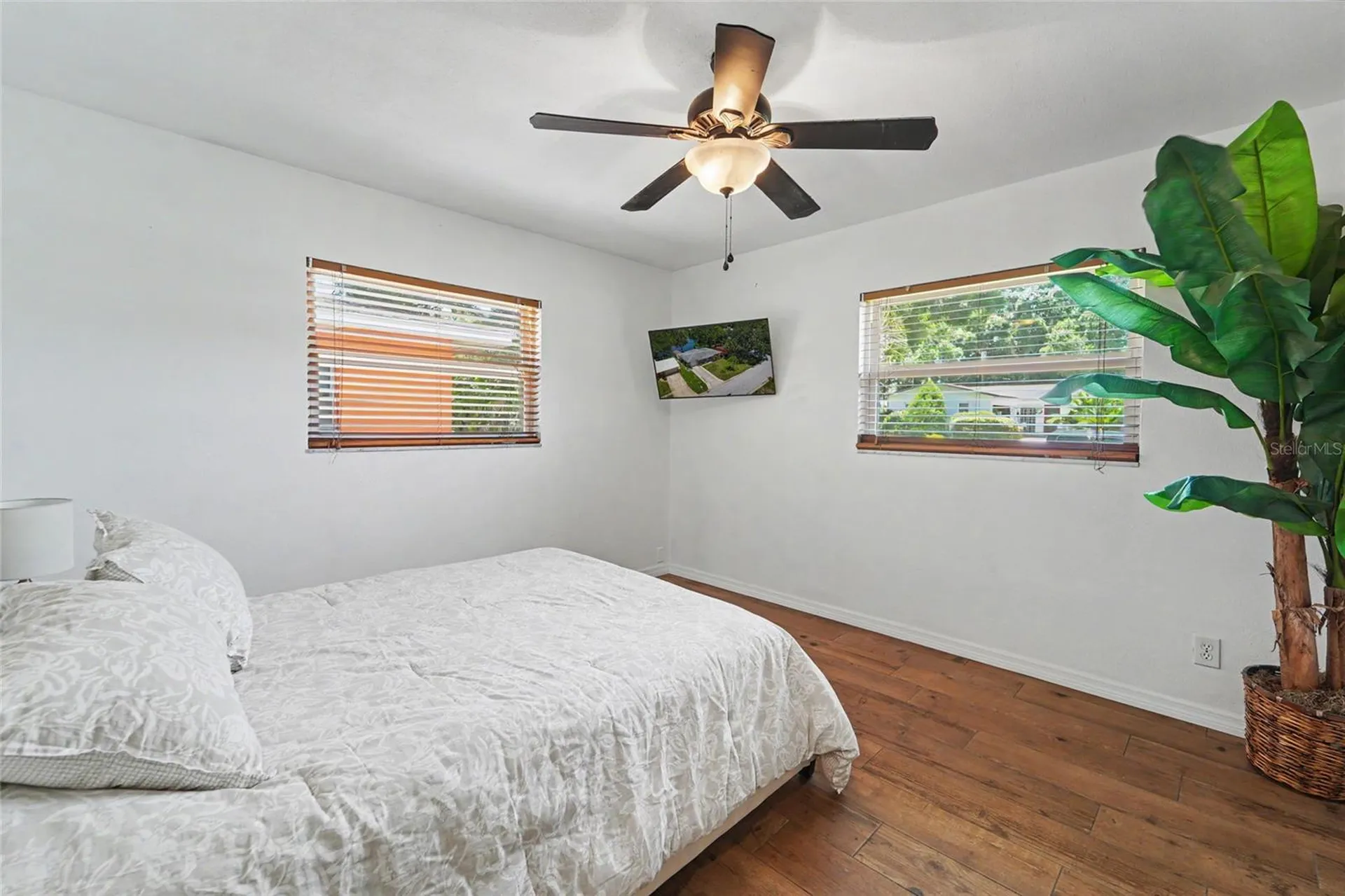 8879 Lakewood Drive Seminole FL 33772