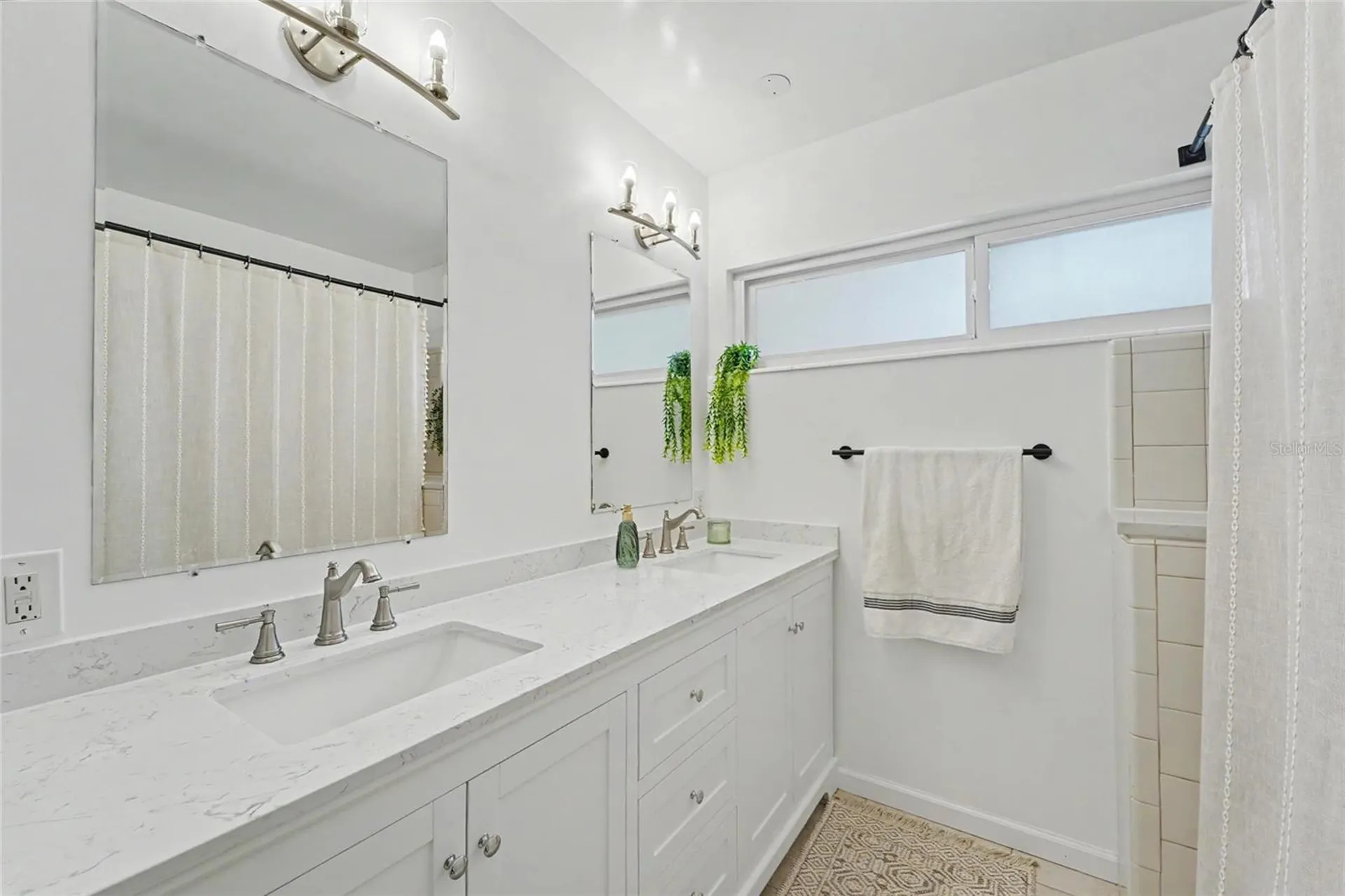 8879 Lakewood Drive Seminole FL 33772