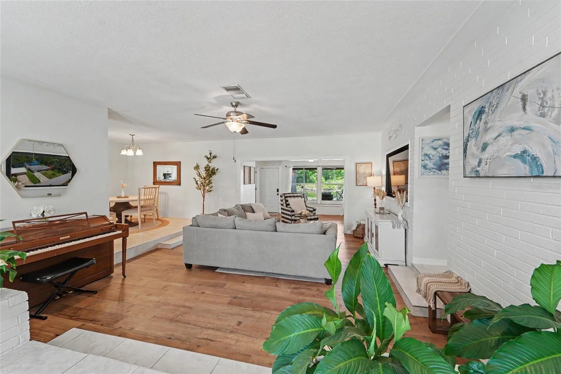 8879 Lakewood Drive Seminole FL 33772