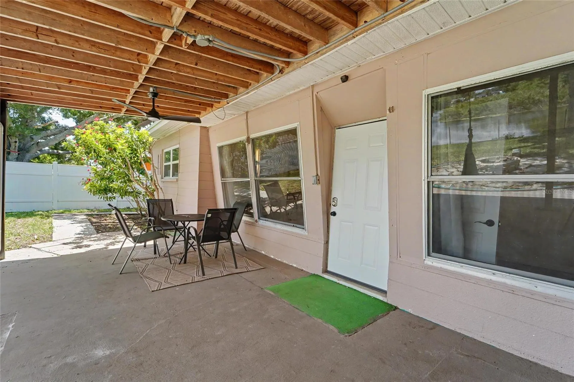 8879 Lakewood Drive Seminole FL 33772
