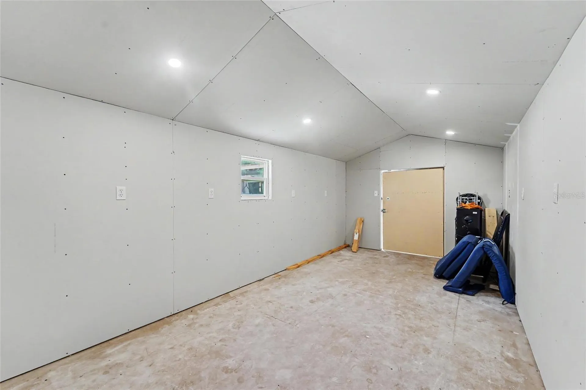 8879 Lakewood Drive Seminole FL 33772