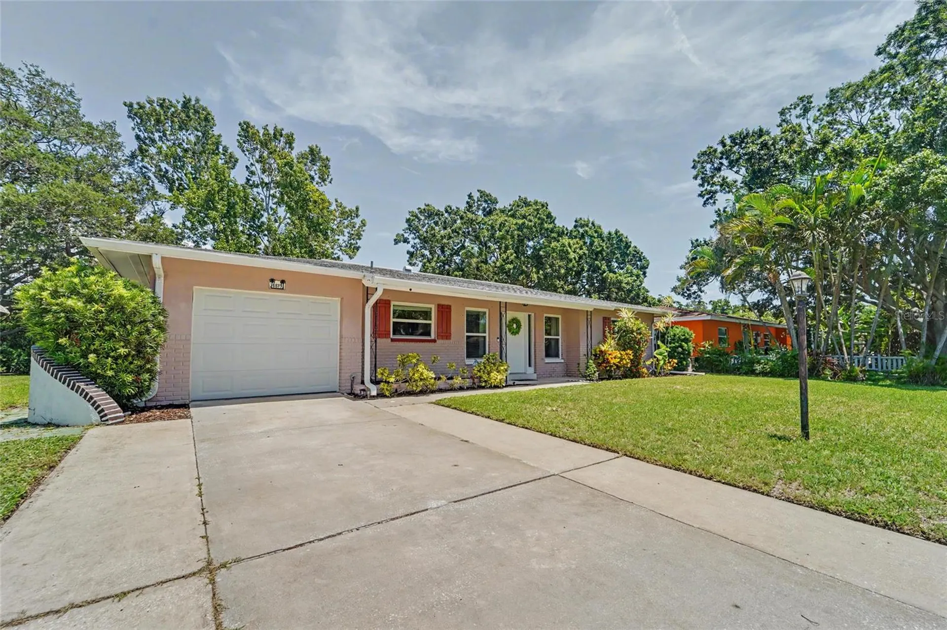 8879 Lakewood Drive Seminole FL 33772