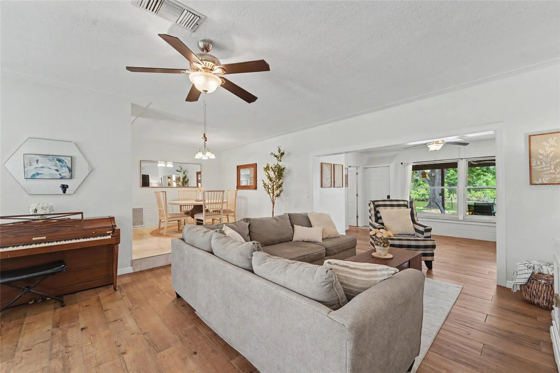 8879 Lakewood Drive Seminole FL 33772