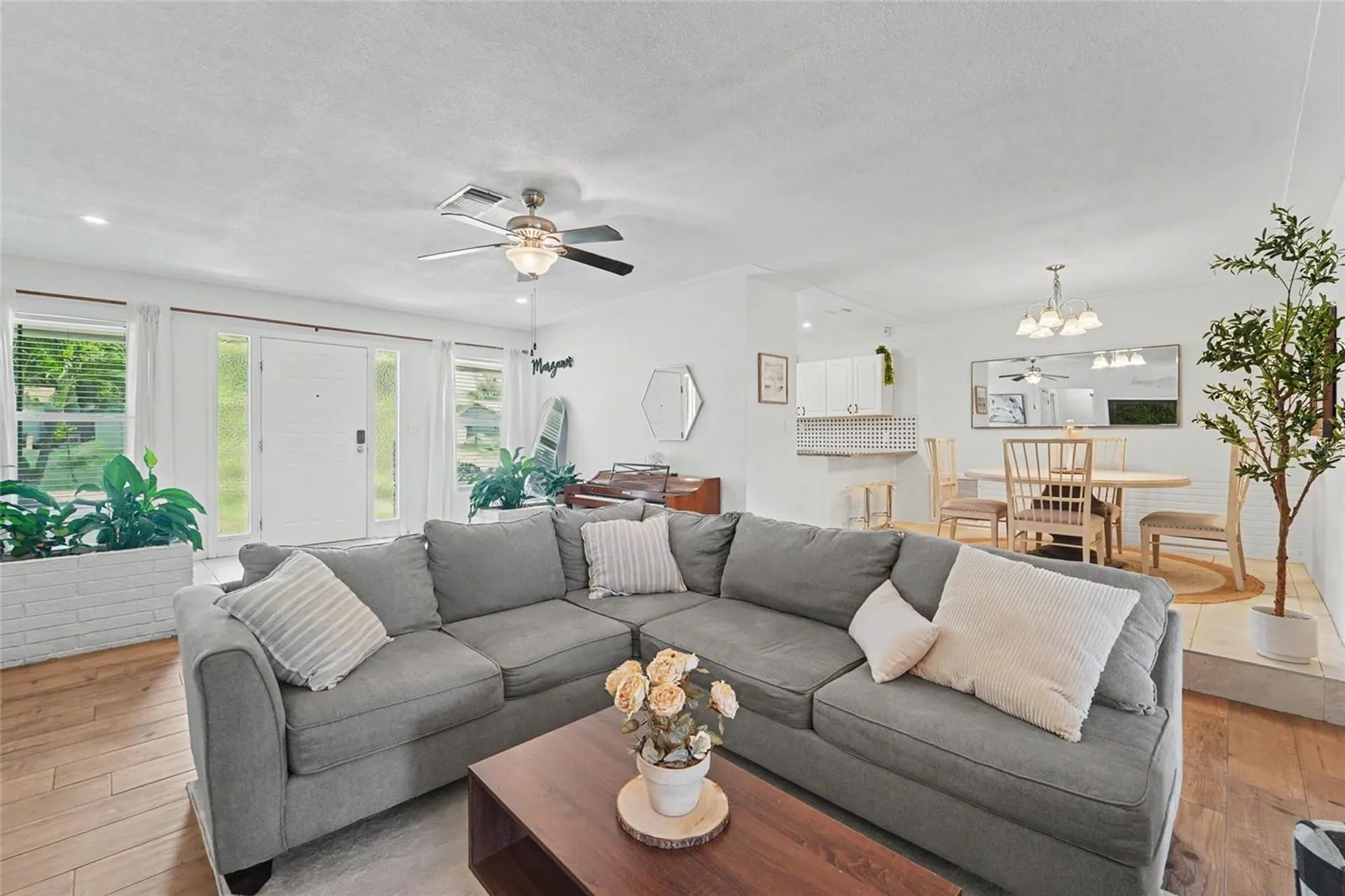8879 Lakewood Drive Seminole FL 33772