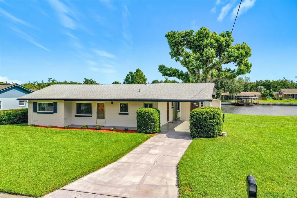 13225 Country Club Drive Tavares FL 32778