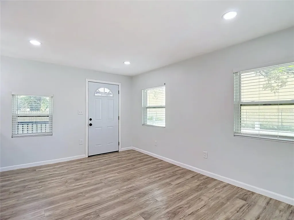 10009 N Florence Avenue Tampa FL 33612