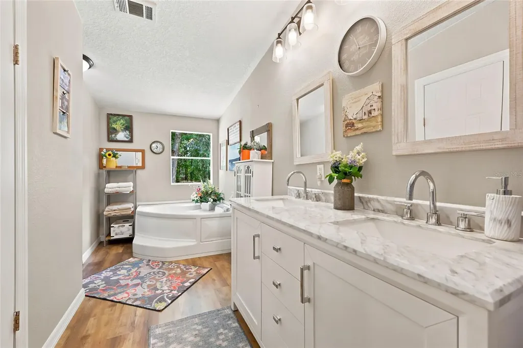 3562 NW 20th Avenue Bell FL 32619