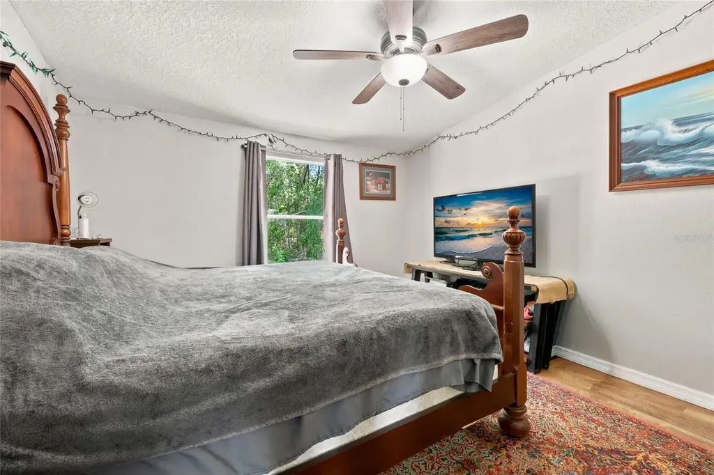 3562 NW 20th Avenue Bell FL 32619