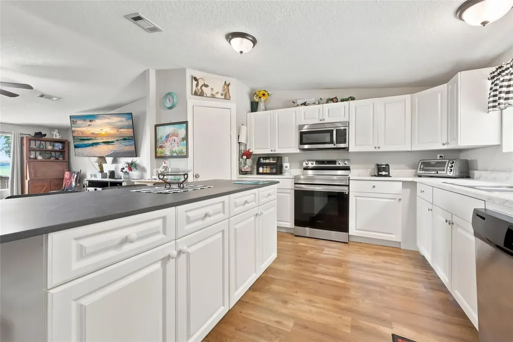 3562 NW 20th Avenue Bell FL 32619
