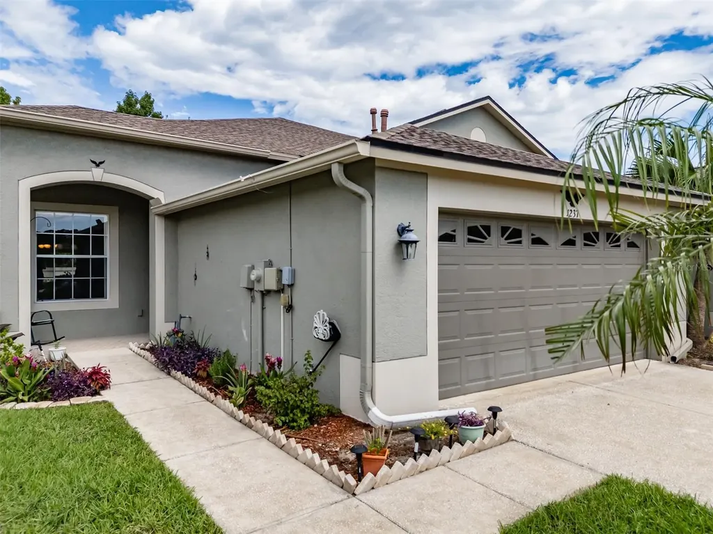 1237 Ambridge Drive Wesley Chapel FL 33543