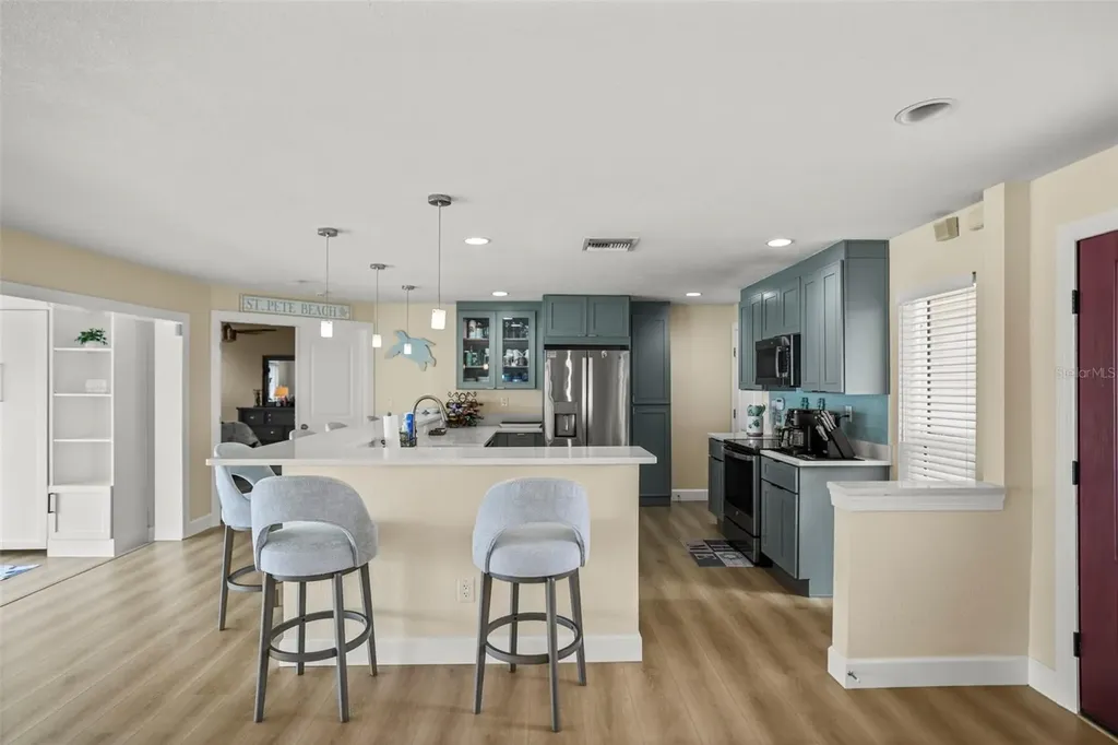 6360 2nd Palm Point St Petersburg FL 33706