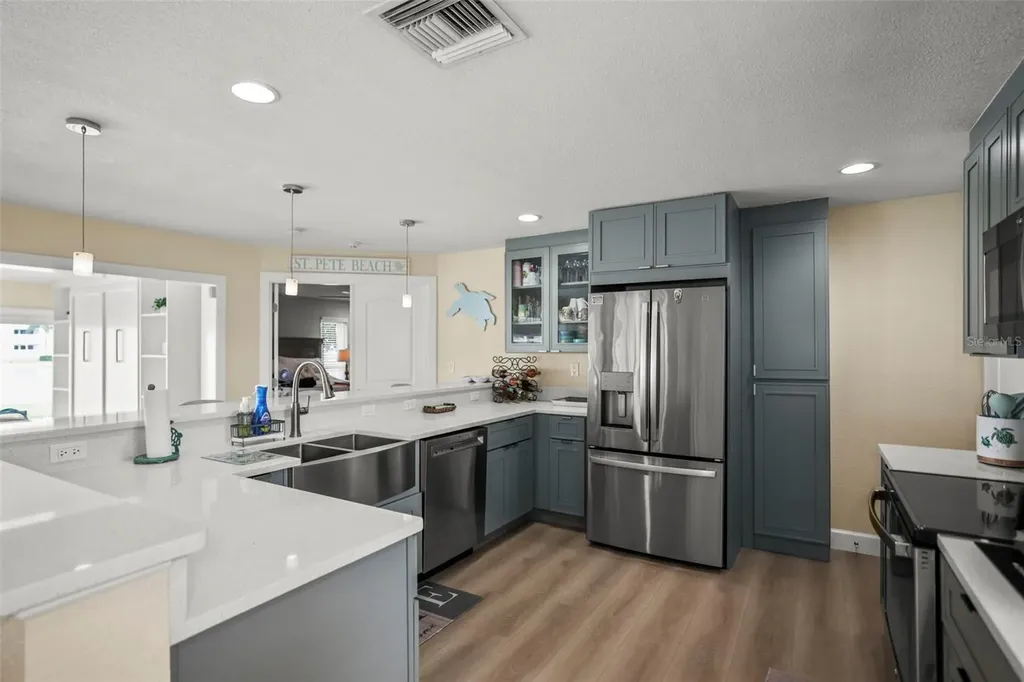 6360 2nd Palm Point St Petersburg FL 33706