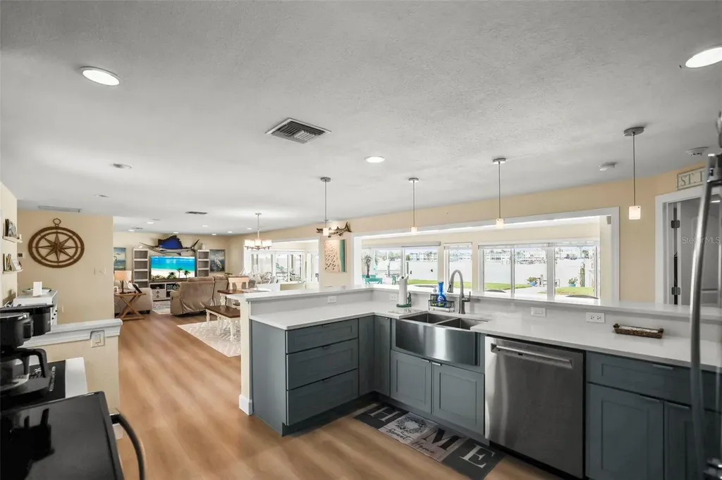 6360 2nd Palm Point St Petersburg FL 33706