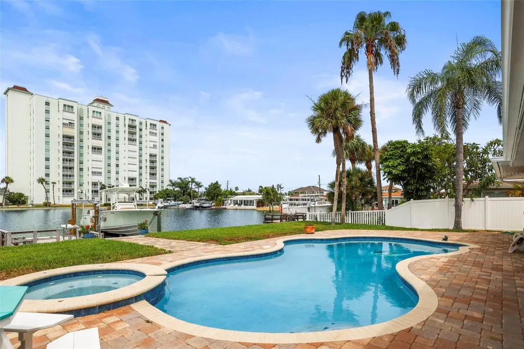 6360 2nd Palm Point St Petersburg FL 33706