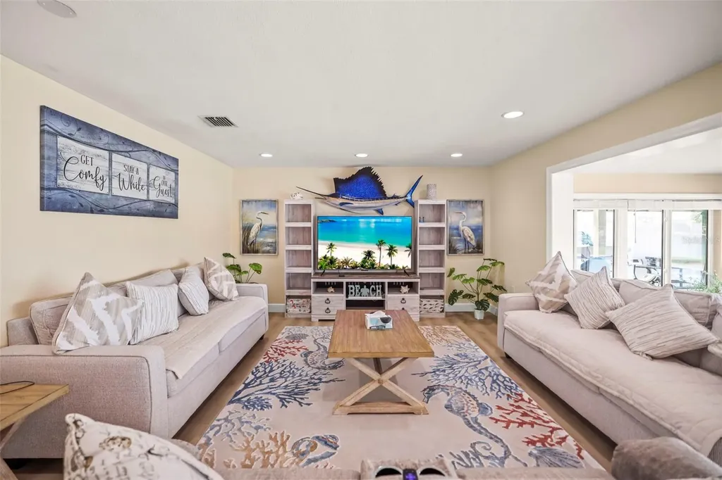 6360 2nd Palm Point St Petersburg FL 33706