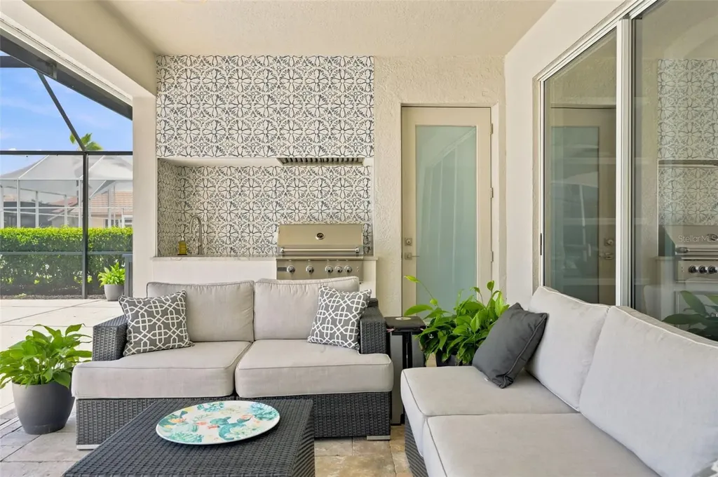 4618 Avenue Longchamps Lutz FL 33558