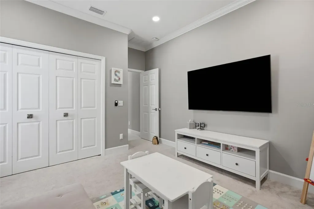 4618 Avenue Longchamps Lutz FL 33558