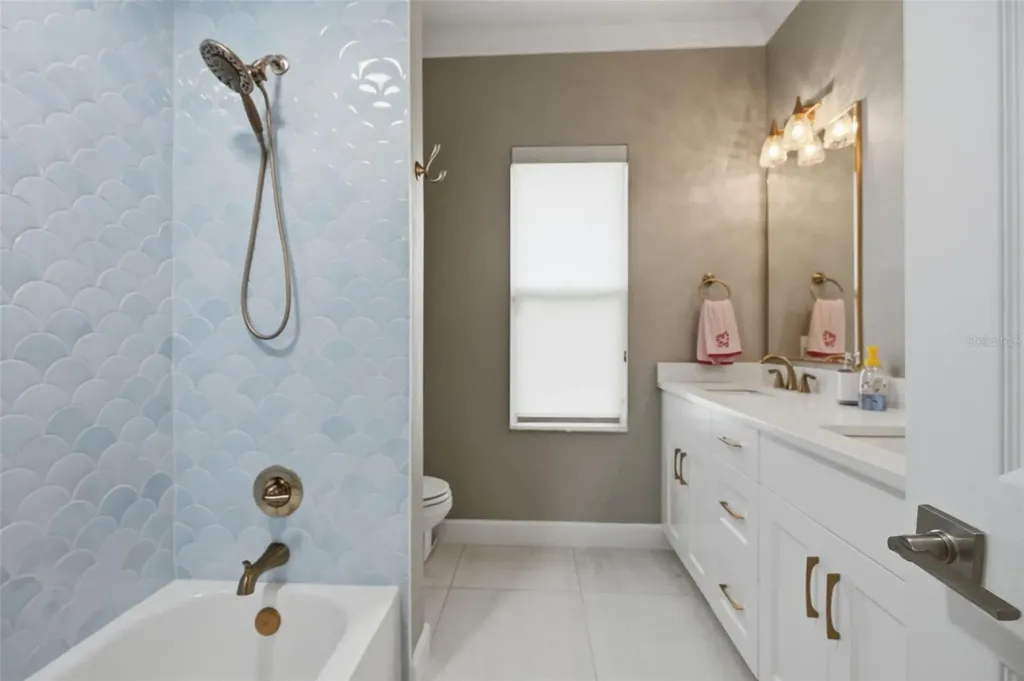 4618 Avenue Longchamps Lutz FL 33558