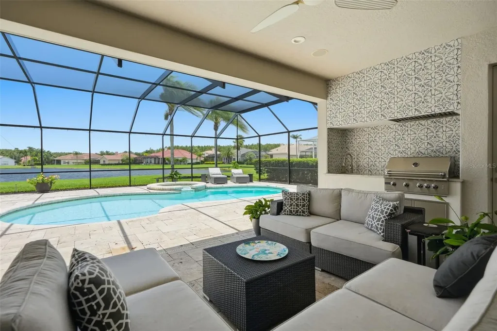 4618 Avenue Longchamps Lutz FL 33558