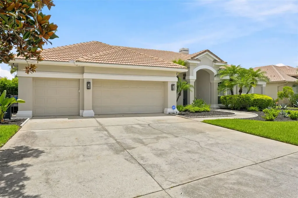 4618 Avenue Longchamps Lutz FL 33558