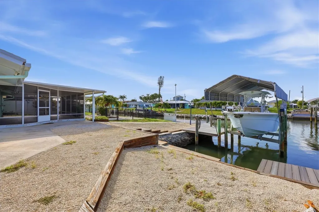 1925 Oregon Trail Englewood FL 34224