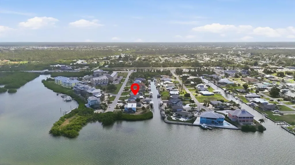 1925 Oregon Trail Englewood FL 34224