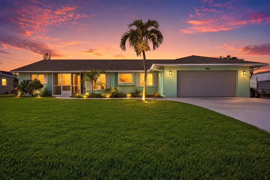 1925 Oregon Trail Englewood FL 34224