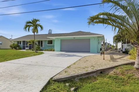 1925 Oregon Trail Englewood FL 34224
