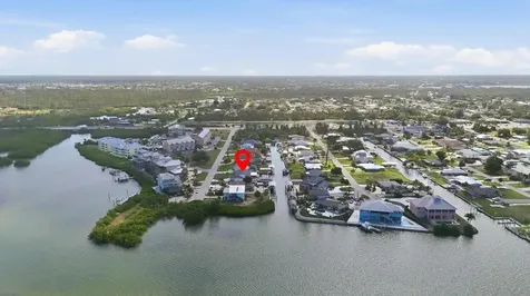 1925 Oregon Trail Englewood FL 34224
