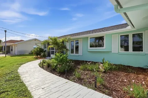 1925 Oregon Trail Englewood FL 34224