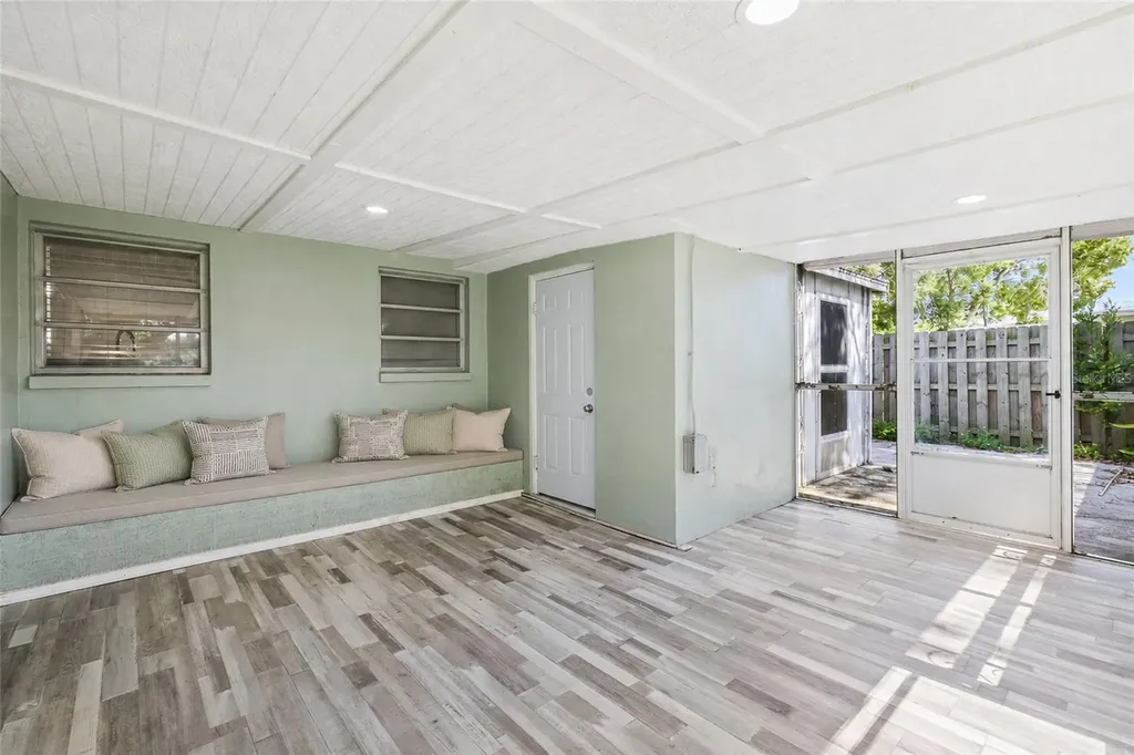 206 N Gunlock Avenue Tampa FL 33609