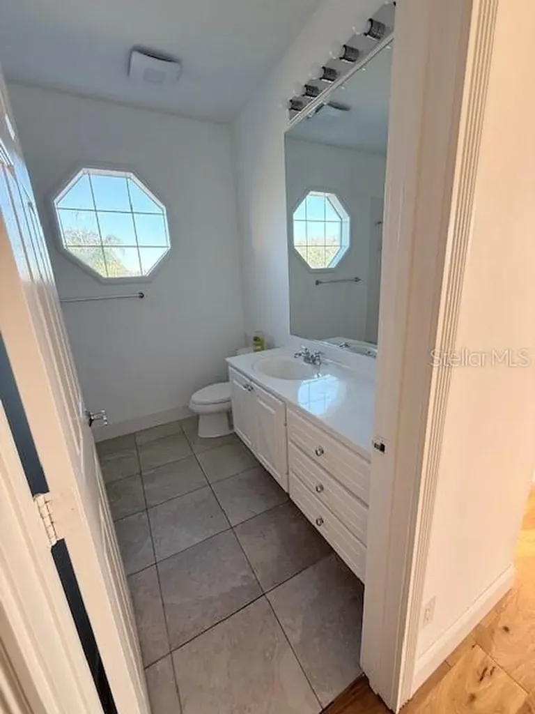 1650 Napoli Sarasota FL 34232