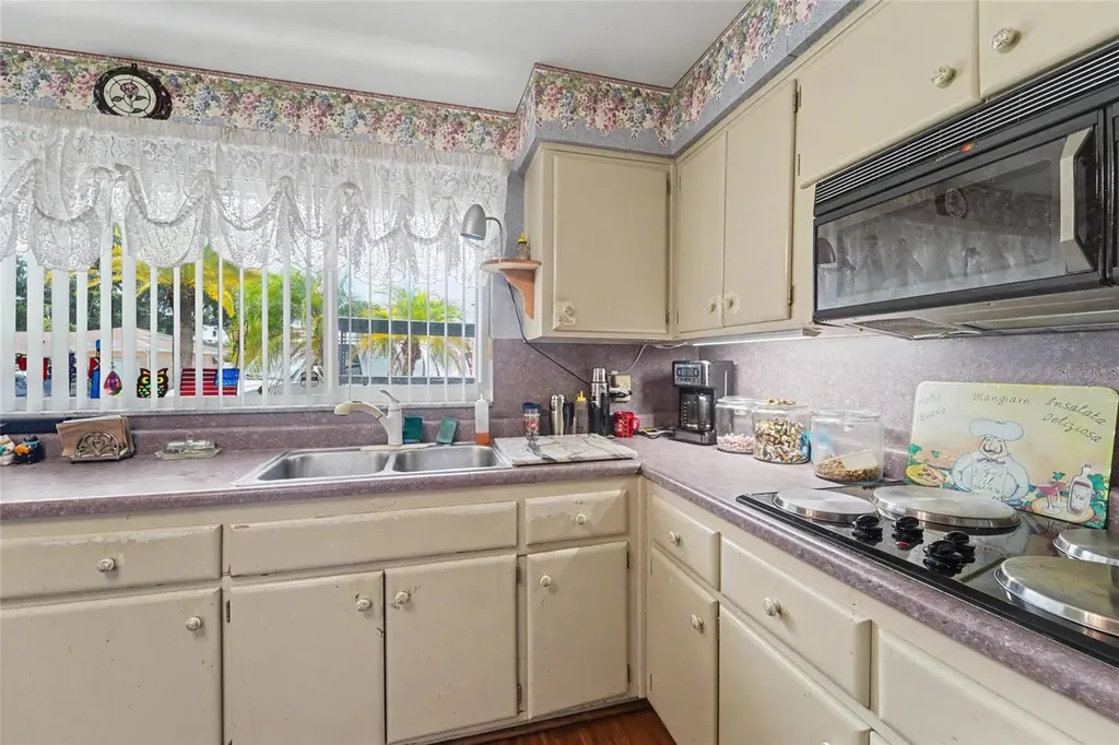 9735 50th Avenue N Madeira Beach FL 33708