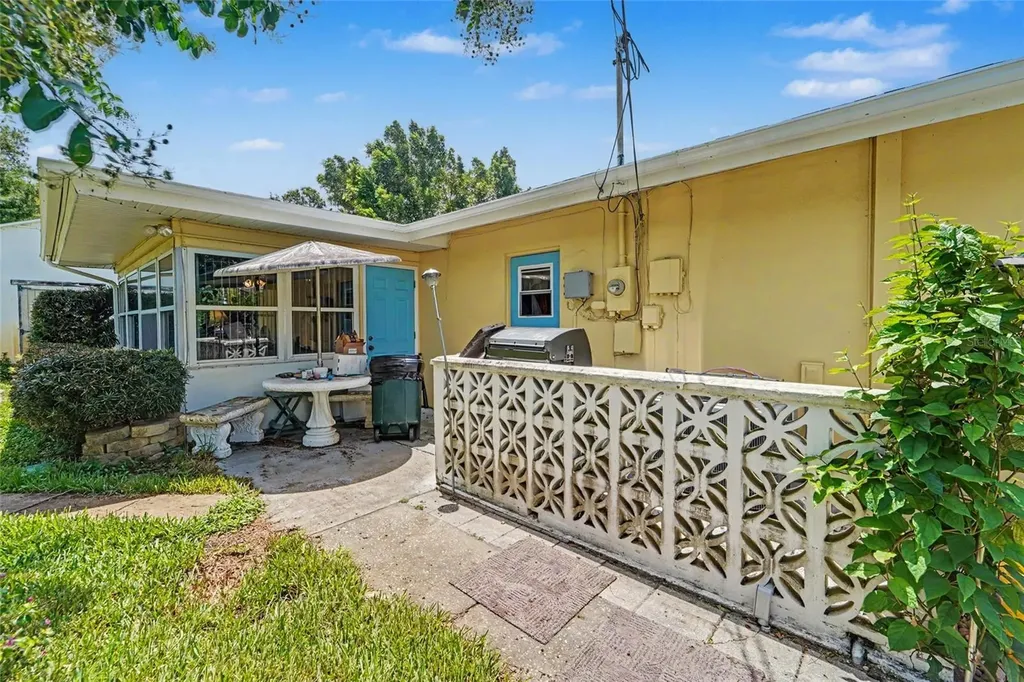 9735 50th Avenue N Madeira Beach FL 33708