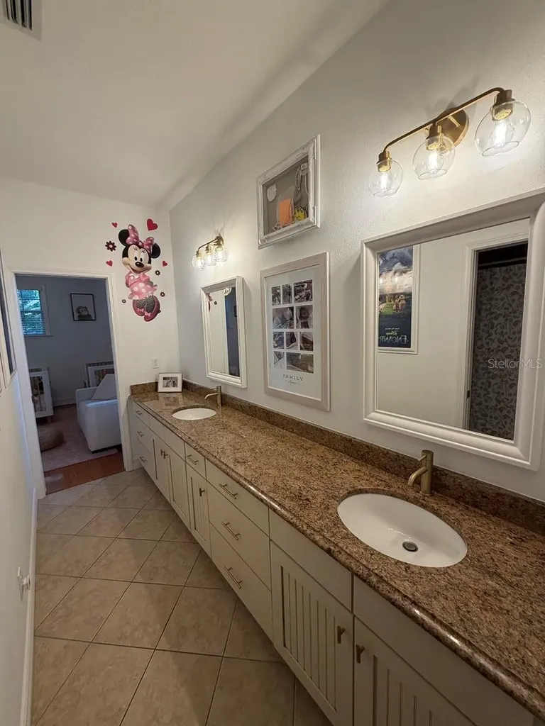 2301 S Hale Avenue Tampa FL 33629