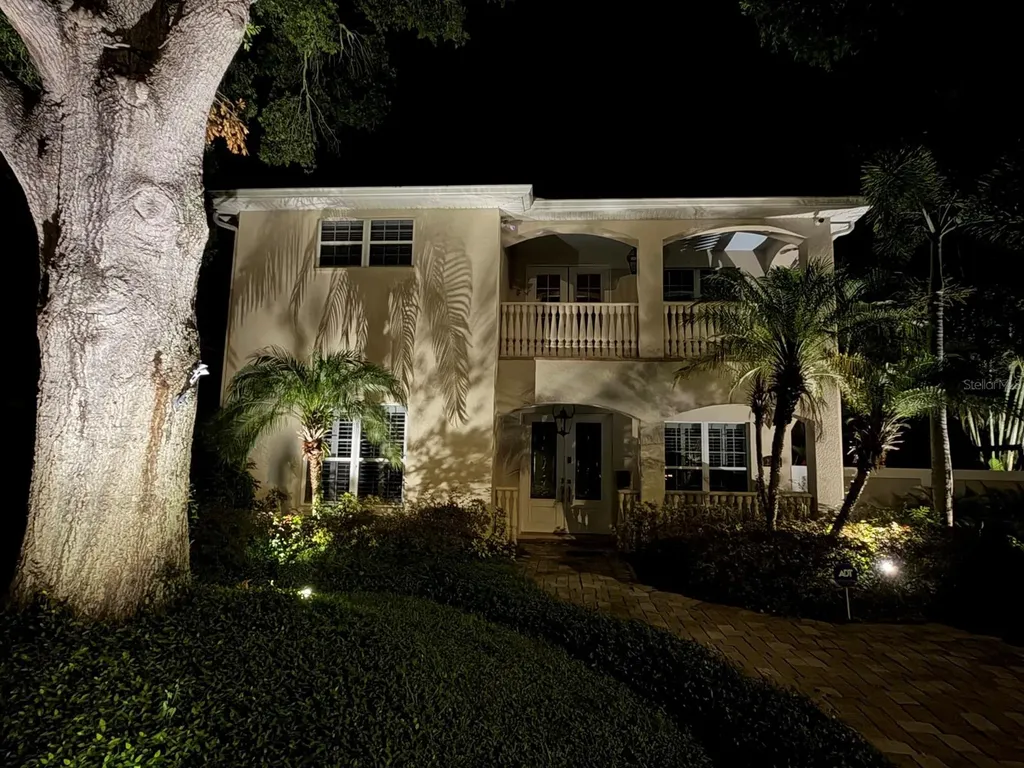 2301 S Hale Avenue Tampa FL 33629