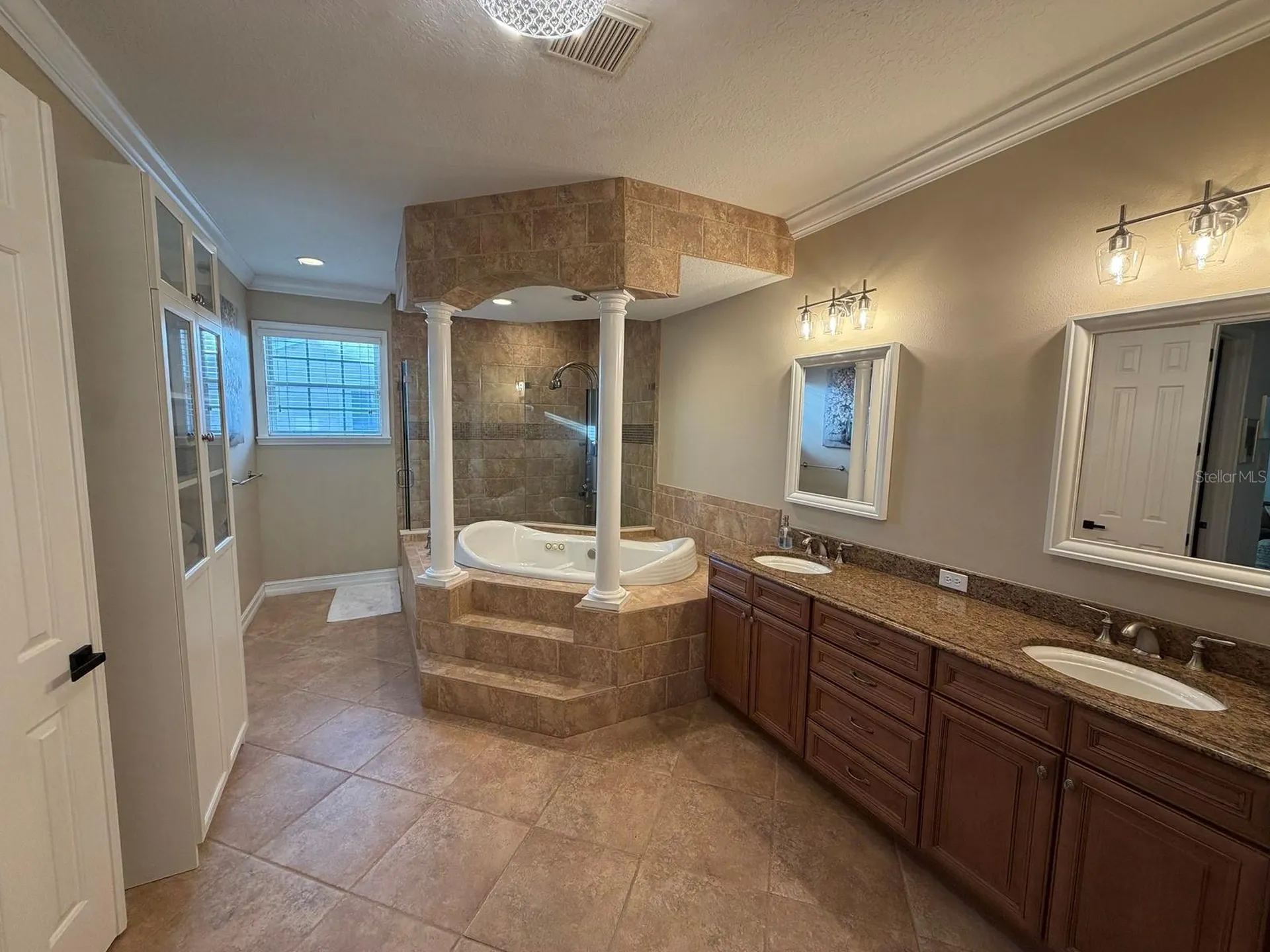 2301 S Hale Avenue Tampa FL 33629