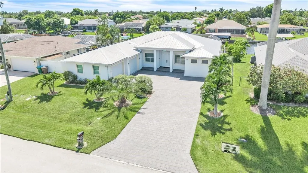 2918 SE 10th Place Cape Coral FL 33904
