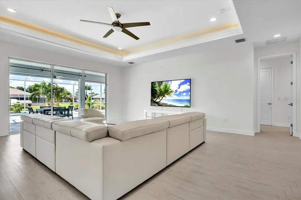 2918 SE 10th Place Cape Coral FL 33904