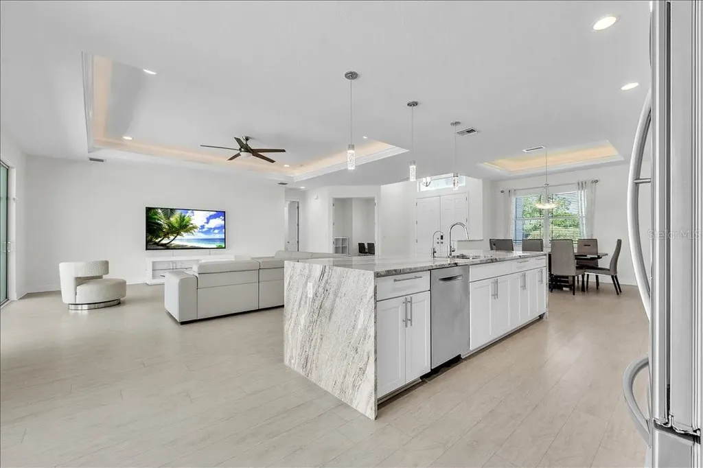2918 SE 10th Place Cape Coral FL 33904