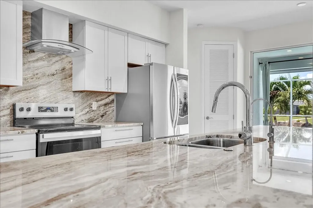2918 SE 10th Place Cape Coral FL 33904