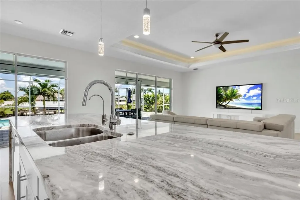 2918 SE 10th Place Cape Coral FL 33904
