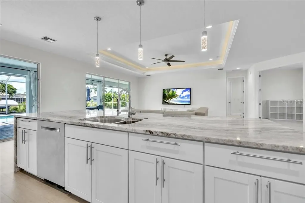 2918 SE 10th Place Cape Coral FL 33904