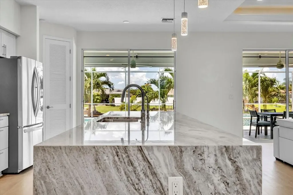 2918 SE 10th Place Cape Coral FL 33904