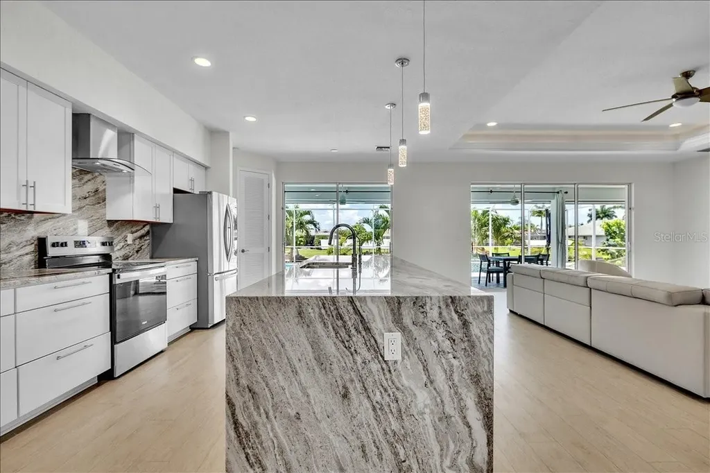 2918 SE 10th Place Cape Coral FL 33904