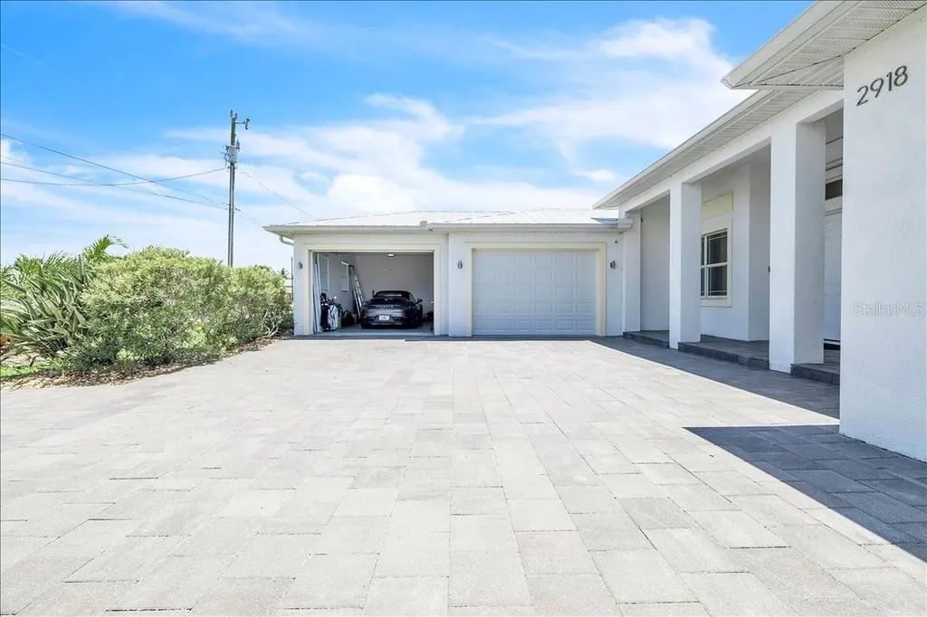 2918 SE 10th Place Cape Coral FL 33904