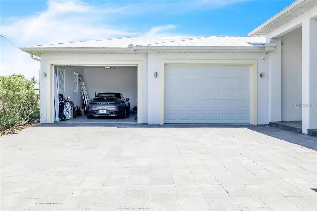 2918 SE 10th Place Cape Coral FL 33904