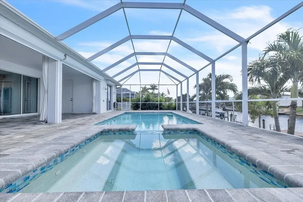 2918 SE 10th Place Cape Coral FL 33904
