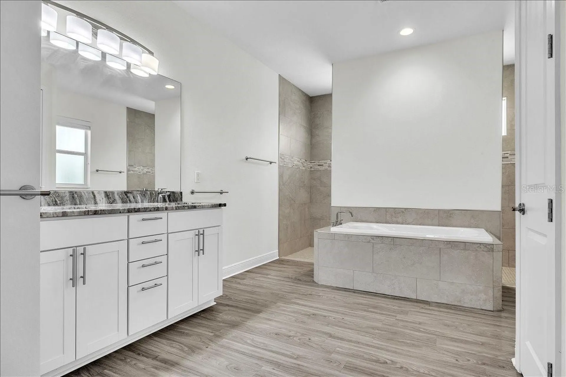 2918 SE 10th Place Cape Coral FL 33904